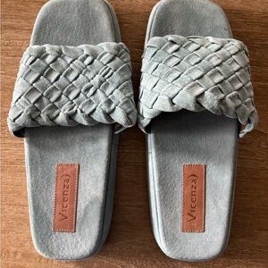 Vicenza Women's Woven Gray Slide Sandals